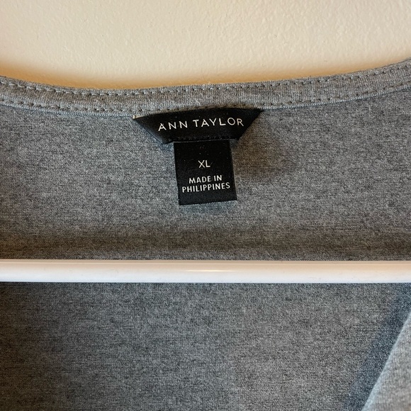 Ann Taylor Grey Wrap Top with 3/4 Sleeves, Size XL, Circa 2010s - Picture 3 of 3